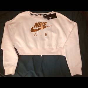Lightweight Women’s Nike Shirt